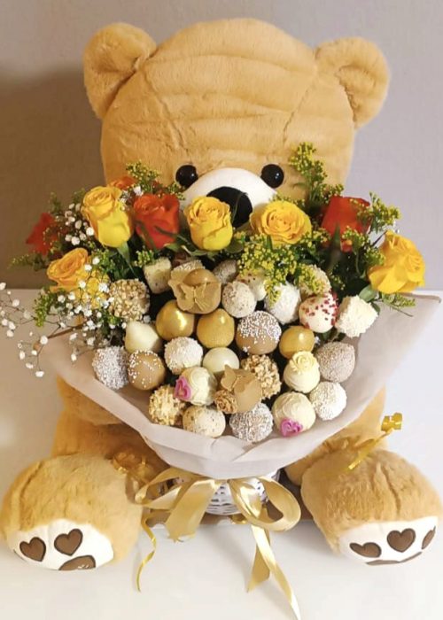 Plüschfigur mit schokolierten Erdbeeren