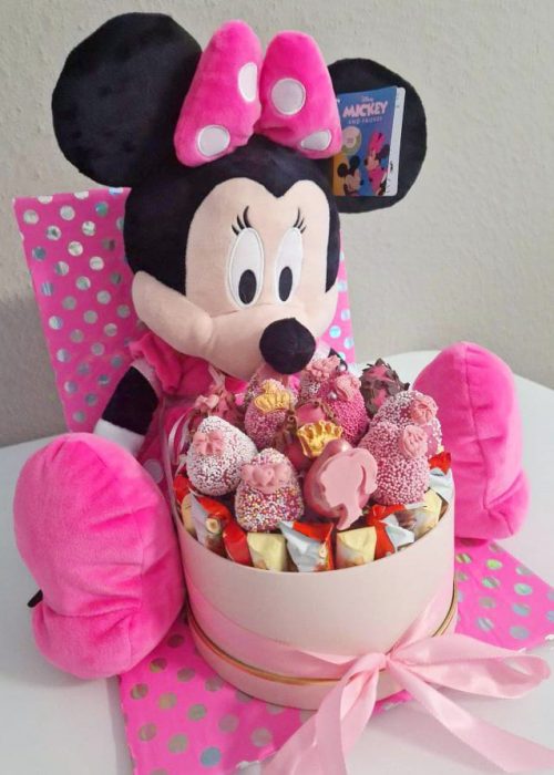 Plüschfigur mit schokolierten Erdbeeren